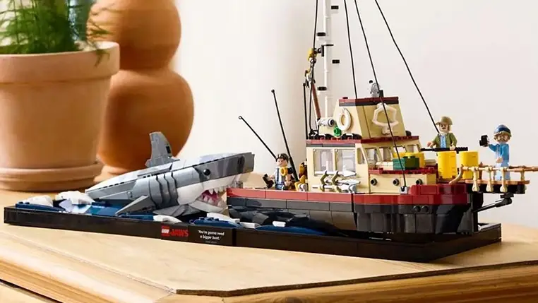 Spielberg’s Classic Shark Thriller “Jaws” (21350) Coming as LEGO Set in August!