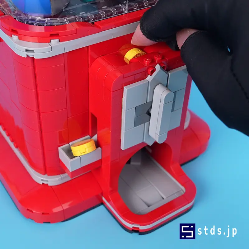 Inserting a coin into the LEGO® Minifigure Vending Machine (21358)