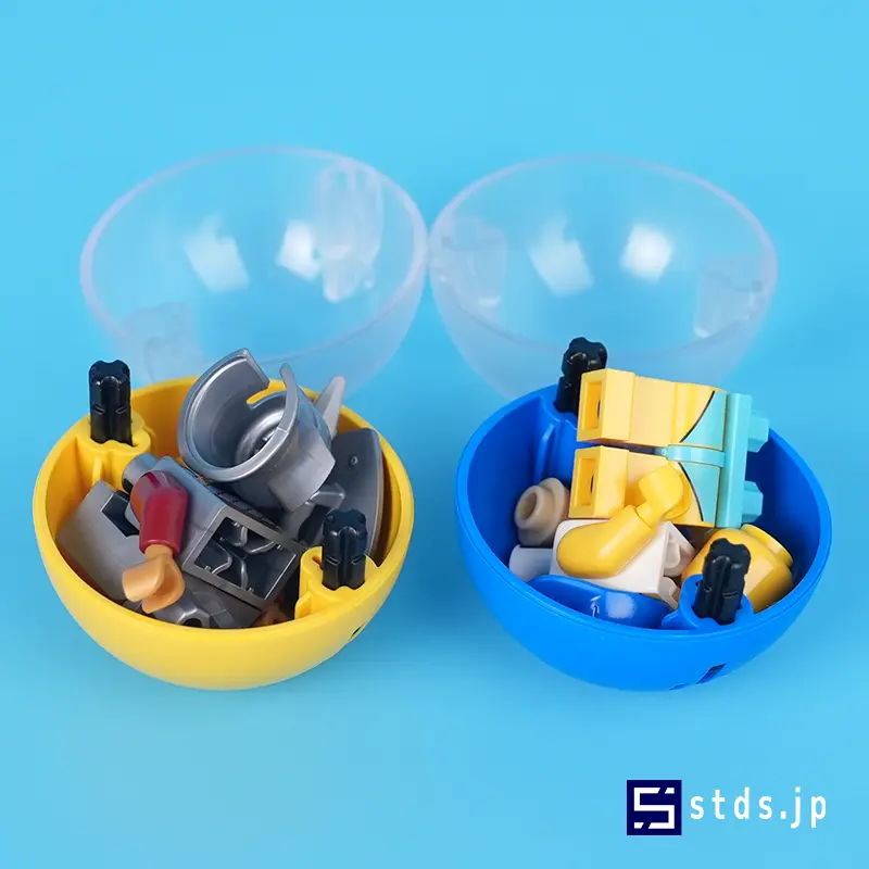 LEGO® Minifigure Vending Machine (21358) minifigure parts inside a capsule