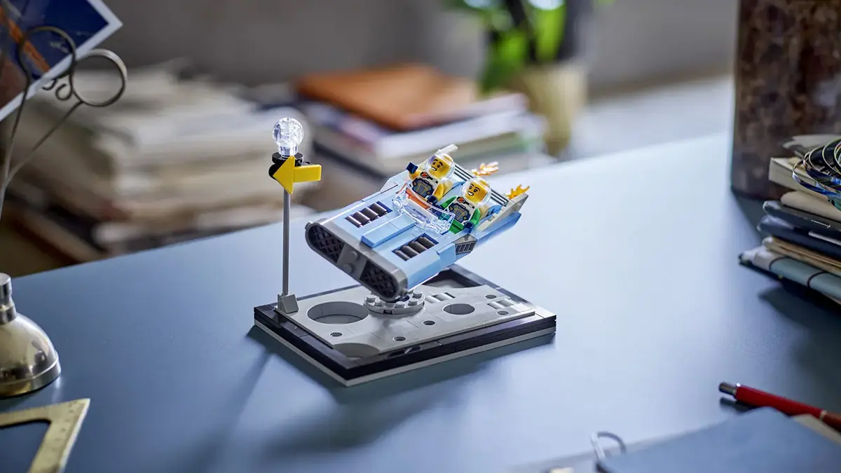 LEGO® Insiders Exclusive: The Futuristic ‘Flying Moon Car’ (40789) Is Here!
