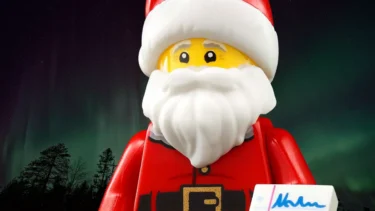今年のクリスマスは巨大なサンタのミニフィギュアが主役？【予想】