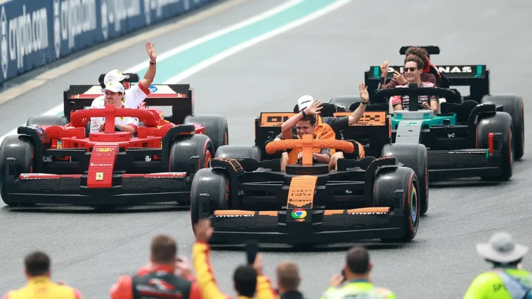 前代未聞！レゴ(R)ブロックの実物大F1マシンで全ドライバーがサーキット疾走