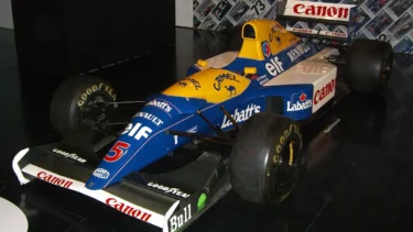 ナイジェル・マンセル、レゴ(R)ブロックのF1マシン「Williams Racing FW14B」に出会う