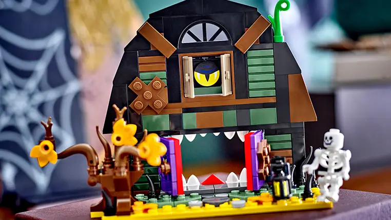 Spooky LEGO(R)Halloween Barn (40721): Elevate Your Halloween Festivities