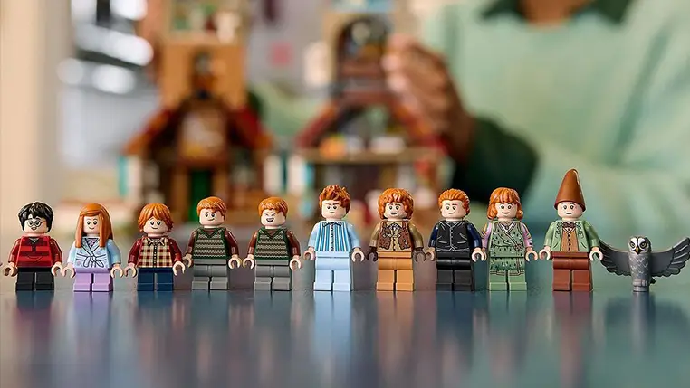 Learn About the Weasley Family with LEGO® Harry Potter ‘The Burrow’!