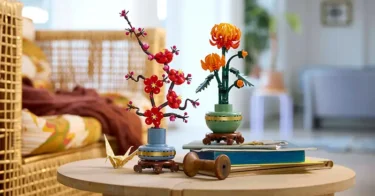 日本の家に飾りたい「菊と梅」がレゴ(R)ブロックで8月発売 - 水やり不要の観葉植物を楽しもう