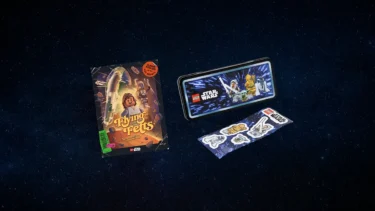 ジャンゴとボバのシットコム風ポスターとペンケースが登場！レゴ(R)スター・ウォーズの日限定Insiders特典公開