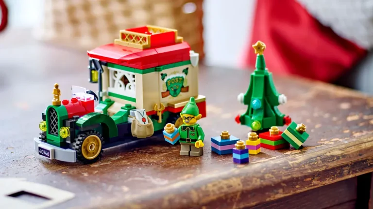 This Year’s Christmas Present Delivered by Truck: “Santa’s Delivery Truck (40746)” New LEGO® Christmas Set Launching in October